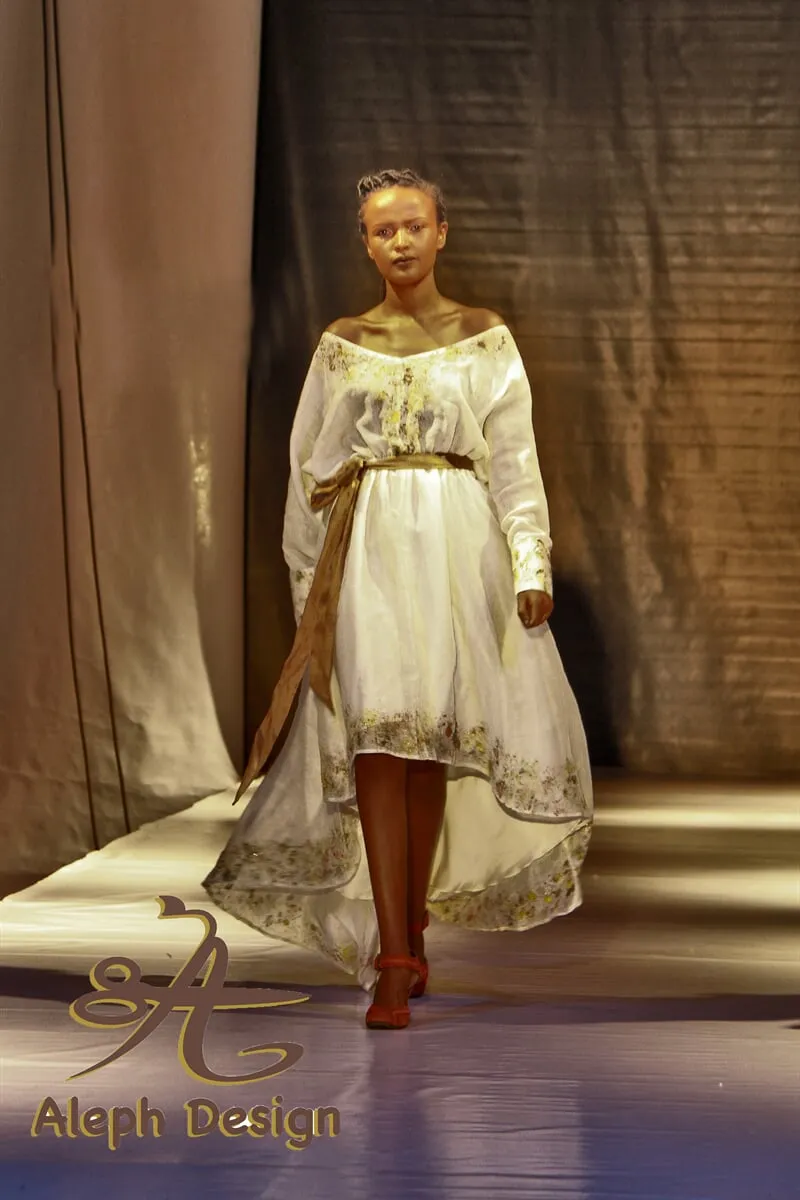 WOMEN'S WEAR